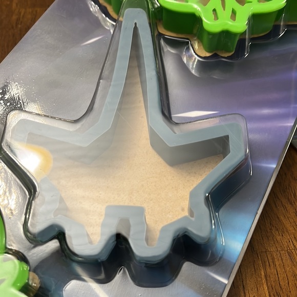 🆕 Disney Pixar Lightyear 3 pk Silicone Breakfast Molds, pancakes and eggs - Picture 4 of 5
